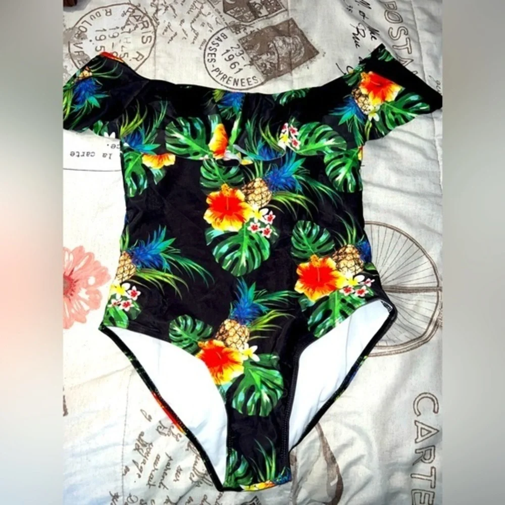 Womens bathing suit NWOT